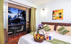 โรงแรมซอลต์ บีช แอท มาฟูชิ